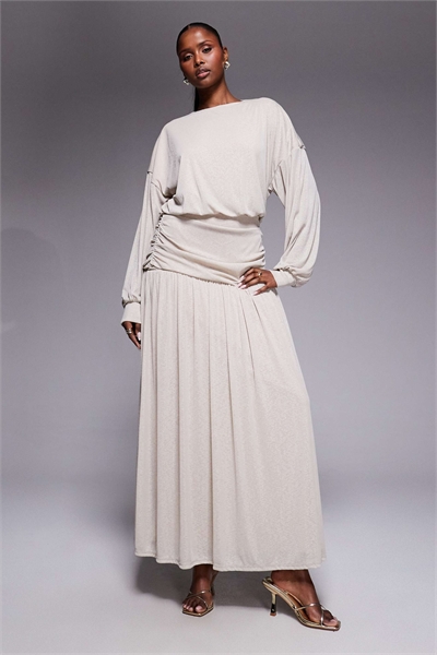 Легкое макси-платье с драпировкой на талии и рюшами, цвет камень артикул 154630803