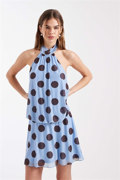 Мини-платье с завязками на шее с силым принтом в горошек артикул 155472640