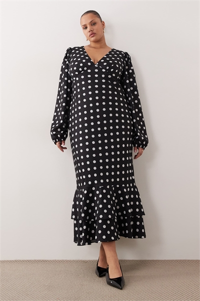 Макси-платье с глубоким вырезом, рукавами-баллонами и многослойным воланом по подолу, в монохромную гороховую клетку артикул 153787685