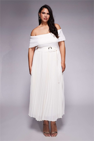 Вязаное макси-платье с поясом и плиссированной юбкой в кремовом цвете артикул 153120570