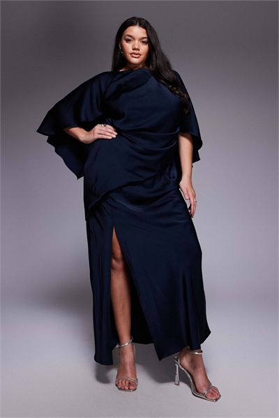 ASOS DESIGN Curve атласное макси-платье с рукавами-крыльями, рюшами, открытой спиной и высоким разрезом, темно-синее артикул 150660998