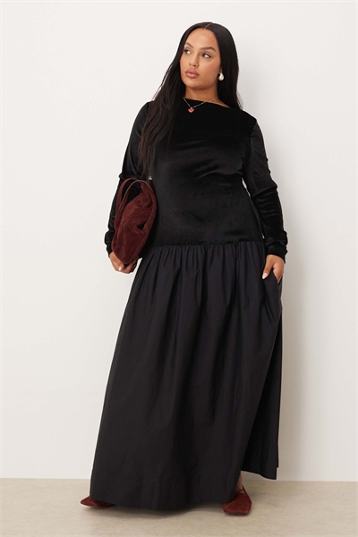 ASOS DESIGN Curve Бархатное макси-платье-гибрид с поплиновой юбкой черного цвета артикул 148295174