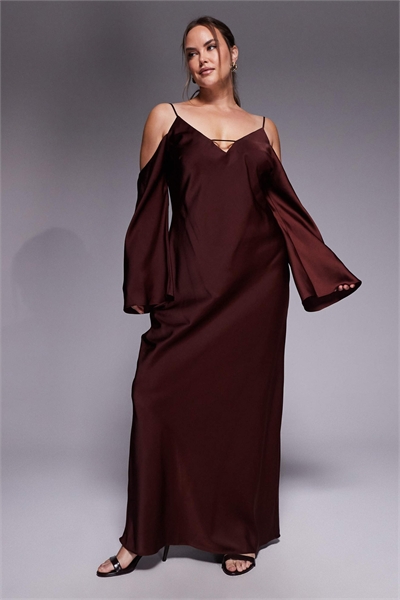 ASOS DESIGN Curve: атласное платье-миди с открытыми плечами и длинными рукавами артикул 152153055