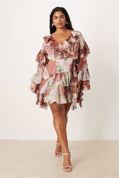 ASOS DESIGN Curve мини-платье с воланами, расклешенными рукавами и вырезами, с разноцветным цветочным принтом артикул 148290306