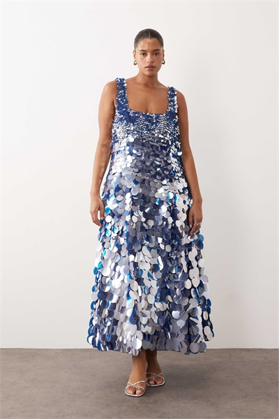 Платье-миди с квадратным вырезом, украшенное пайетками и оборками, синего цвета артикул 148711213