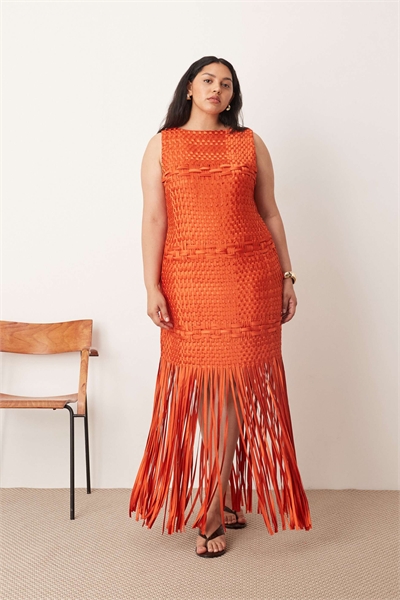 Платье средней длины с бахромой и ручной вышивкой в виде кривой решетки, красного цвета артикул 148225510