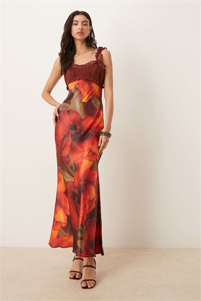 Платье средней длины с рукавами-крылышками из шифона с красным цветочным принтом артикул 147691758