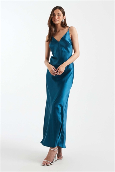 ASOS DESIGN Длинное атласное платье-комбинация с V-образным вырезом и рукавами-крылышками, цвет морская волна артикул 152233726