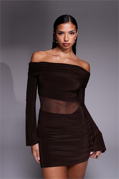 Эксклюзивное мини-платье с облегающими рукавами-барджо и сетчатыми вставками шоколадного цвета артикул 153144032