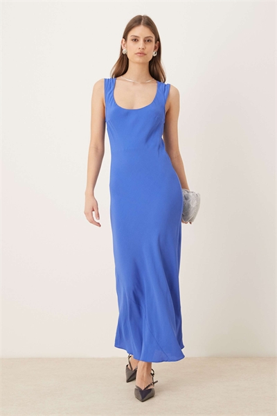 Платье средней длины с рукавами-крылышками кобальтового цвета артикул 154637296