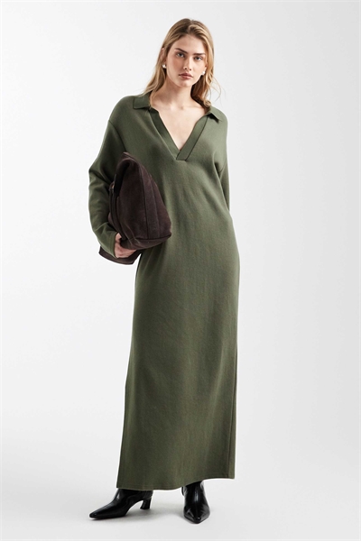 Мягкое платье-поло свободного кроя средней длины артикул 150078006