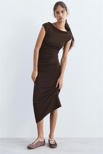 Миди-платье коричневого цвета артикул 156127792