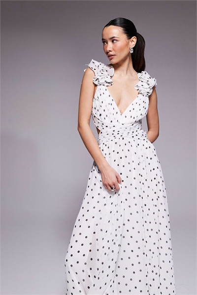 Макси-платье с рюшами на плечах в белый горошек артикул 153280461