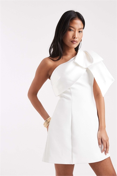 Свадебное мини-платье с одним плечом, объемным силуэтом и бантом артикул 153280165