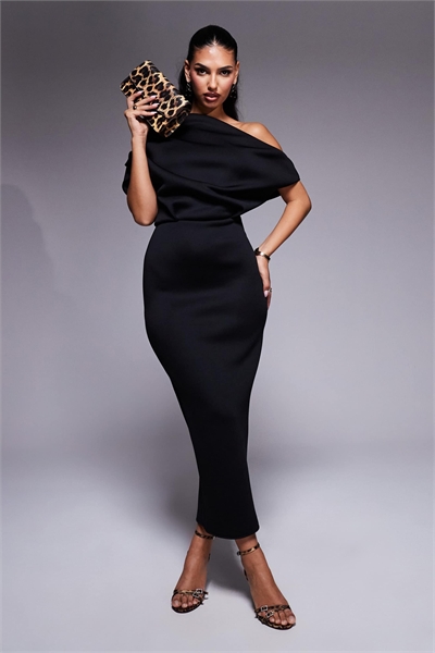 Эффектное платье средней длины с декольте из черной ткани в стиле скайдайв артикул 139794600