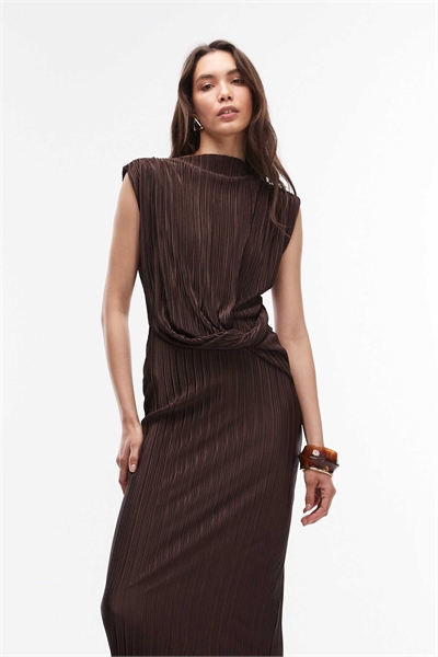 Платье-миди-футляр с плиссированным вырезом и закрученным элементом на талии артикул 154337106