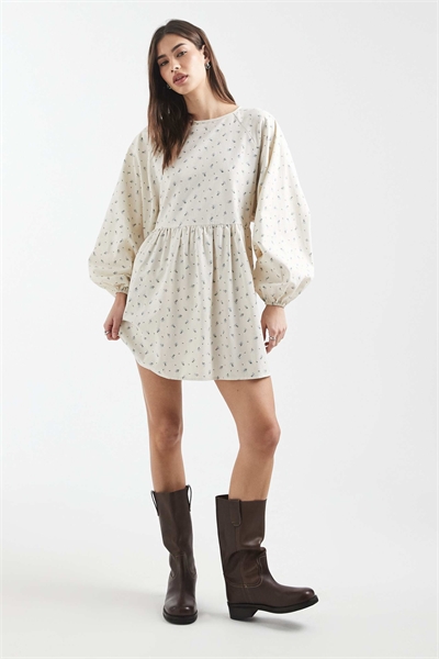 Мини-платье-сарафан с длинными рукавами артикул 153565872