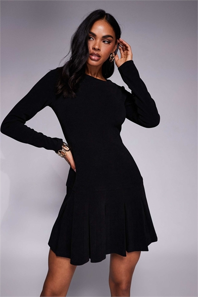 Мини-платье с заниженной талией и плиссированной юбкой черного цвета артикул 148708957