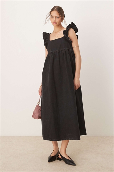 Длинное платье-сарафан из денима с бантиком на спине артикул 143080649