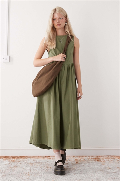 Джинсовое платье средней длины с завязками на спине артикул 148858923