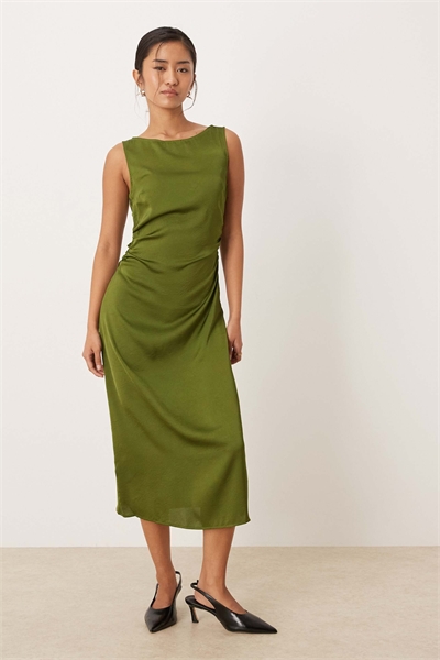 Атласное платье средней длины зеленого цвета артикул 150083101