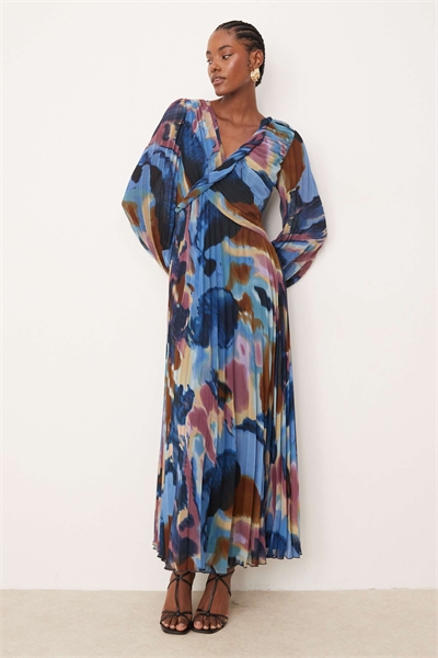 ASOS DESIGN Длинное платье-миди с завязкой спереди, плиссированное, с абстрактным рисунком, темно-синее артикул 148300626