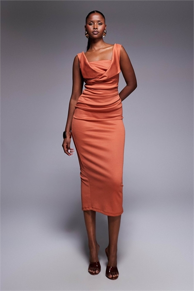 Платье-карандаш средней длины с квадратным вырезом и складками на груди артикул 149553680