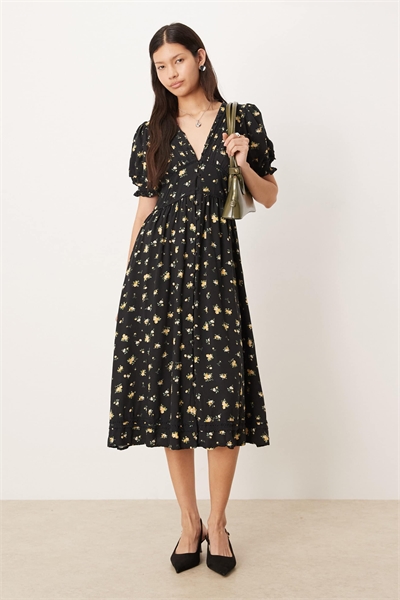 Платье средней длины с V-образным вырезом, рукавами-буфами и пуговицами спереди, с черным цветочным принтом артикул 151672801