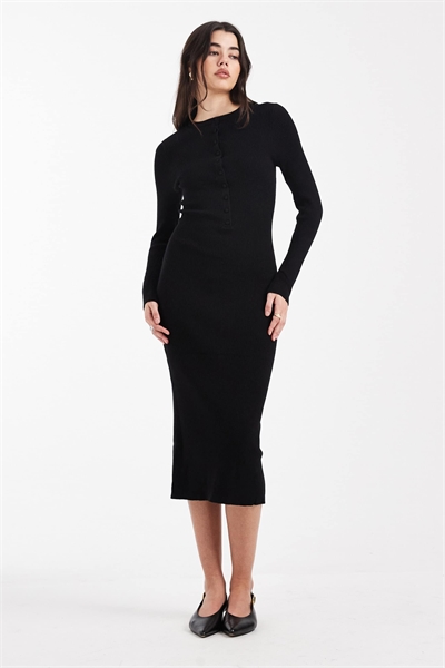 Плетеное платье средней длины с пуговицами артикул 152230073