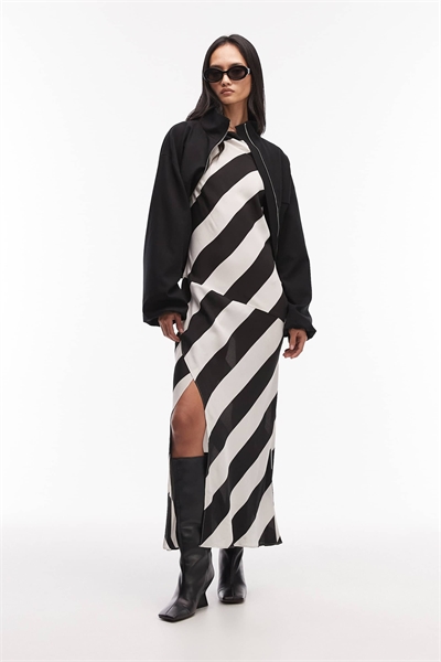 Прозрачное платье-миди с капюшоном в черно-белую полоску артикул 152117682