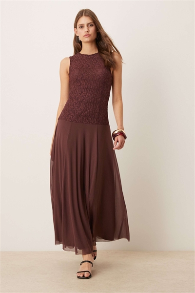 Макси-платье без рукавов из кружева с юбкой из сетки артикул 149921638