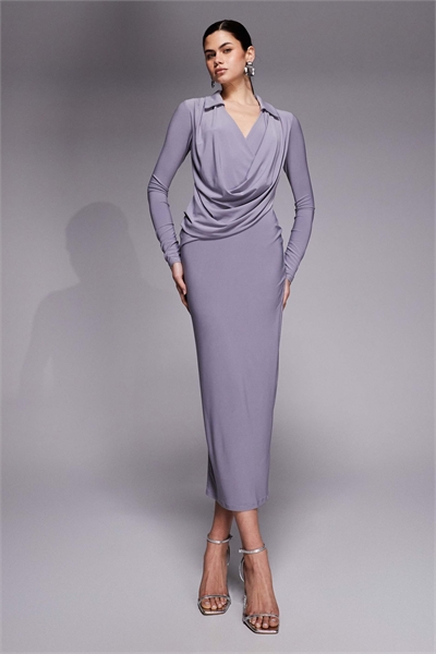 Платье-миди с драпировкой и рукавами артикул 153684387