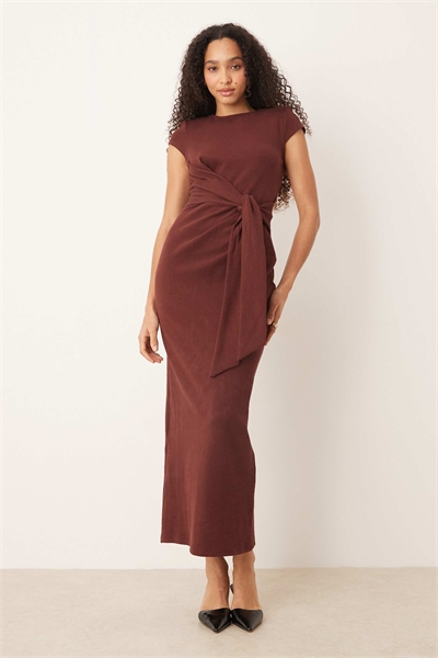 Платье средней длины с короткими рукавами и завязками по бокам артикул 152561268