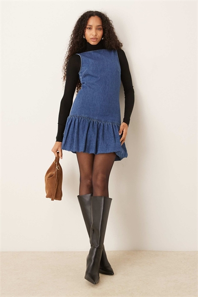 Джинсовое мини-платье с пышным подолом средне-синего цвета артикул 149138473