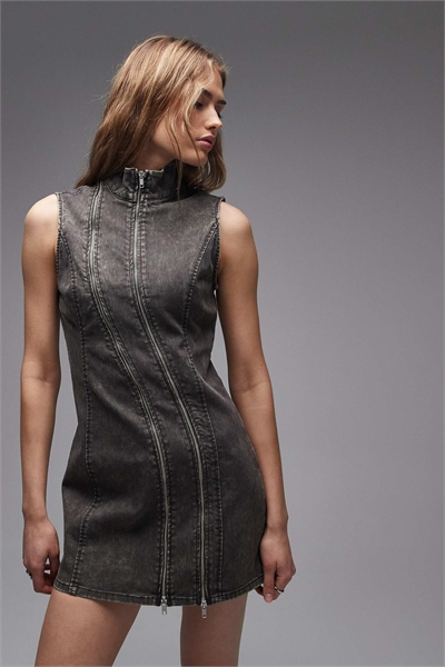 Мини-платье с высоким воротником и застежкой-молнией артикул 154328707