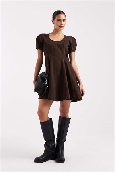 Мини-платье из денима с отстрочкой артикул 150367799