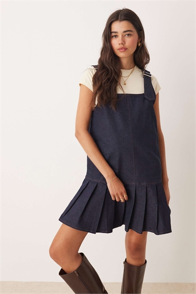 Плиссированный джинсовый фартук с заниженной талией цвета индиго артикул 147663542