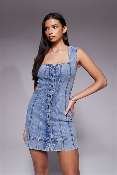 Мини-платье из джинсовой ткани с застежкой на пуговицах спереди артикул 153152634