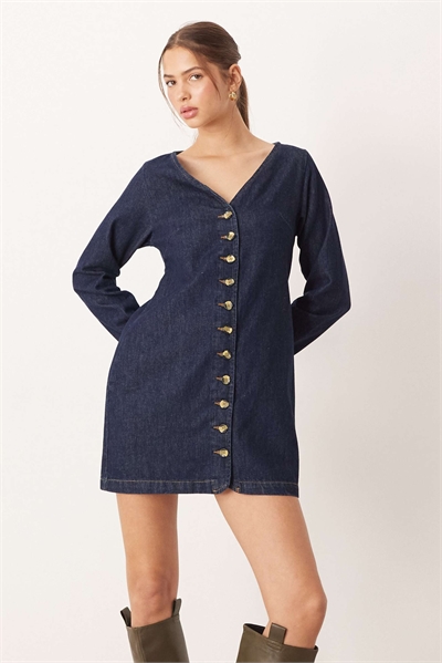 Мини-платье из денима с V-образным вырезом и карманами артикул 149508424