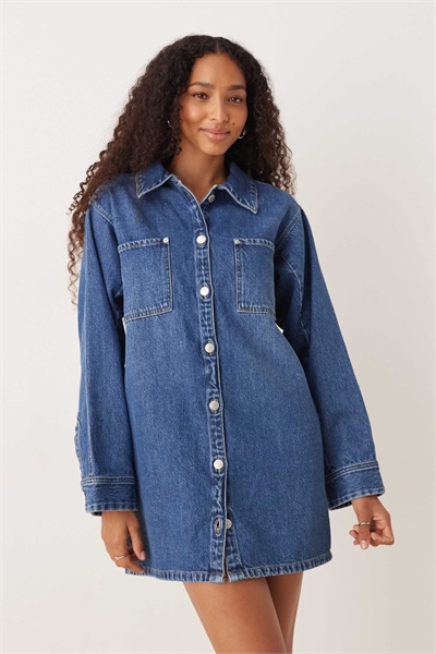 Джинсовое платье свободного кроя с длинными рукавами артикул 148407862