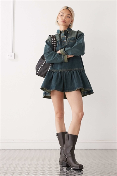 Джинсовое платье-сарафан с длинными рукавами, зеленого цвета артикул 147591610