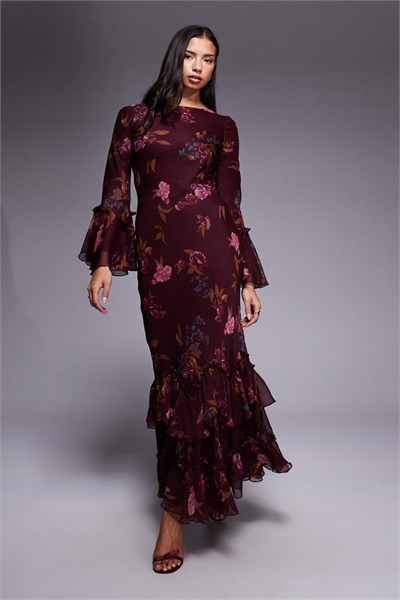 Многослойное макси-платье с рукавами из шифона с рюшами и бордовым цветочным принтом артикул 152429808