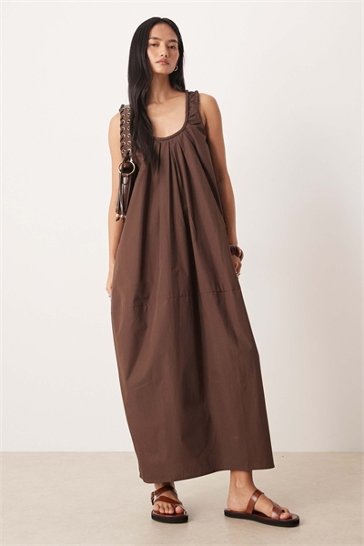 Макси-платье из поплина с рюшами на горловине, шоколадного цвета артикул 152235919
