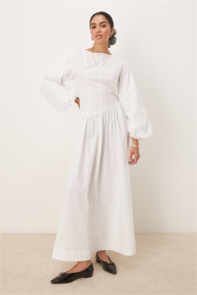 Макси-платье из поплина с асимметричной талией и объемными рукавами белого цвета артикул 151958904