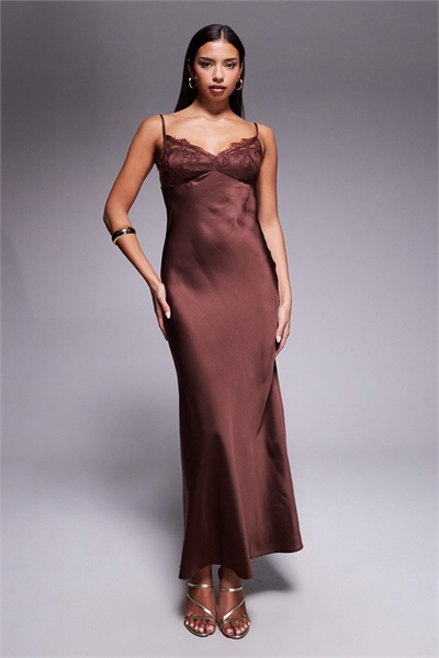 Макси-платье из атласа с кружевной чашкой и вырезом на спине артикул 151998386