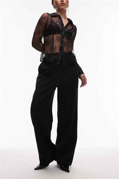 Брюки классического кроя с широкими прямыми брючинами и эластичным поясом артикул 152632133