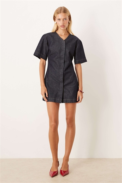 Мини-платье из денима с высоким V-образным вырезом и короткими рукавами артикул 150036977