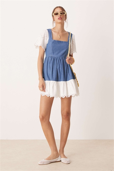 Вышивка на джинсовой ткани с эффектом «мини-ваш» артикул 142974111