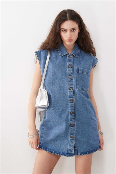 Джинсовое мини-платье без рукавов артикул 139175099