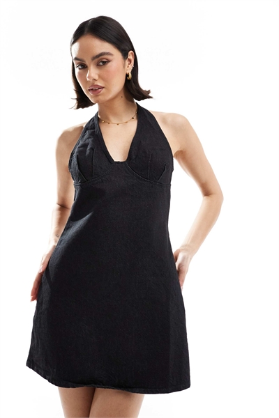 Джинсовое мини-платье с завязками на шее артикул 143484066